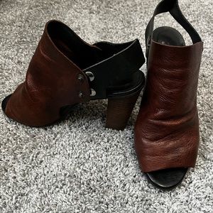 Free People Tan and black mules - size 38